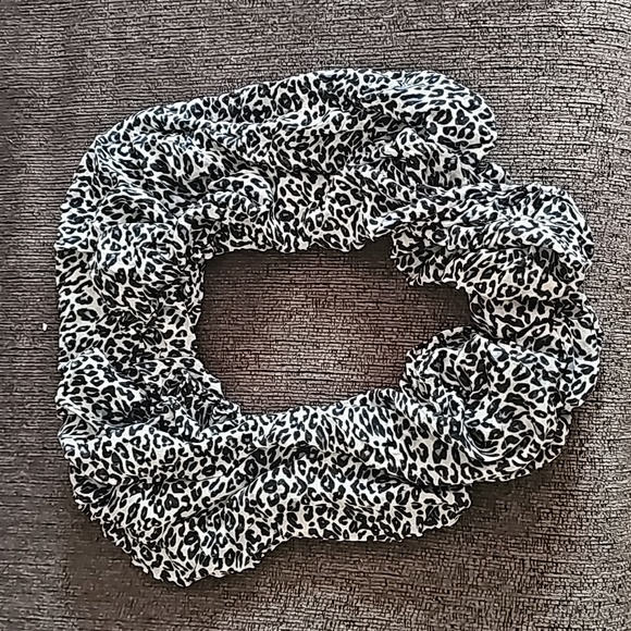 Infinity Scarf NWOT - Picture 3 of 3